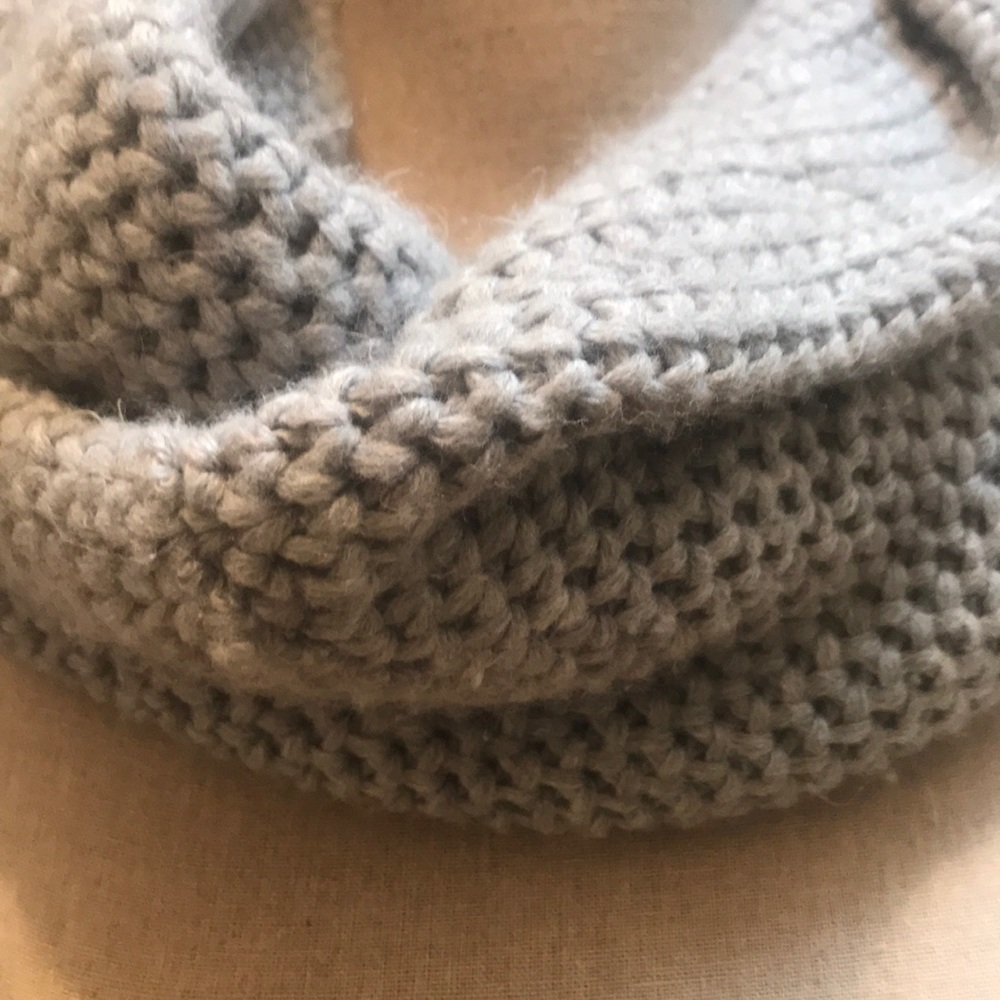 Knitted, Infinity scarf - Picture 2 of 5
